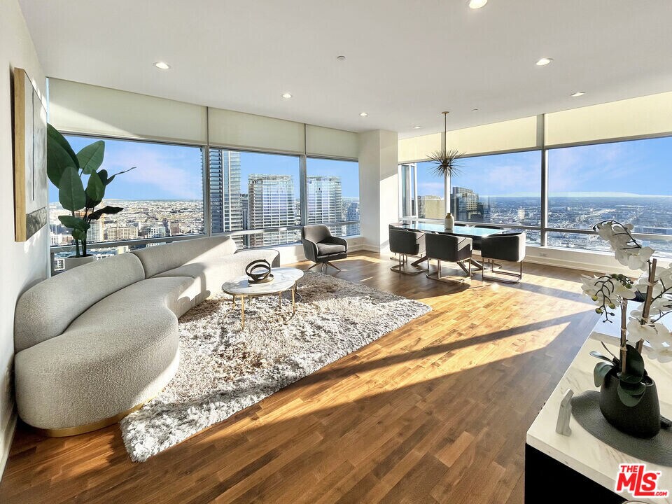 900 W Olympic Blvd in Los Angeles, CA - Building Photo