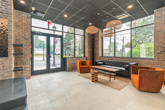 329 Totowa Rd in Totowa, NJ - Building Photo - Lobby