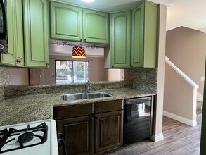 208 Tangelo, in Irvine, CA - Building Photo - Building Photo