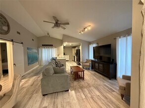 13717 Lazy Oak Dr in Tampa, FL - Building Photo - Building Photo