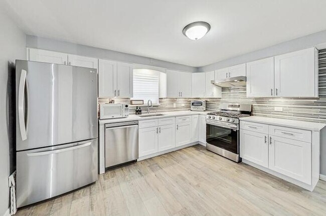 4032 Wesley Ter, Unit 1