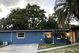 450 Riverdale Dr in Merritt Island, FL - Building Photo