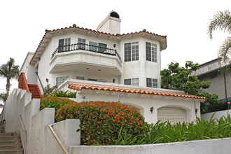 260 Avenida Victoria in San Clemente, CA - Foto de edificio - Building Photo