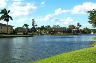 4440 Chantelle Dr in Naples, FL - Building Photo - Building Photo