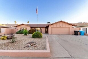 3535 W Saint Moritz Ln in Phoenix, AZ - Building Photo
