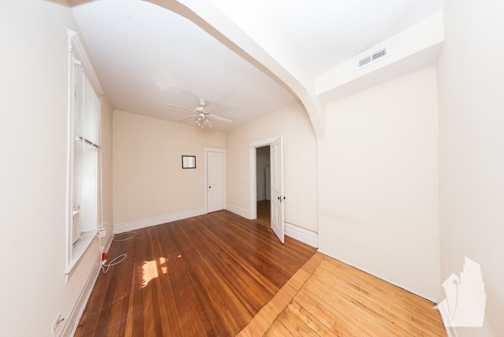 2258 N Southport Ave, Unit 2 in Chicago, IL - Building Photo
