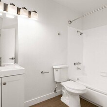 Mar at Seaside in San Diego, CA - Foto de edificio - Building Photo