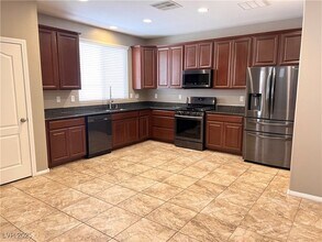 7237 Puddle Duck St in Las Vegas, NV - Building Photo - Building Photo