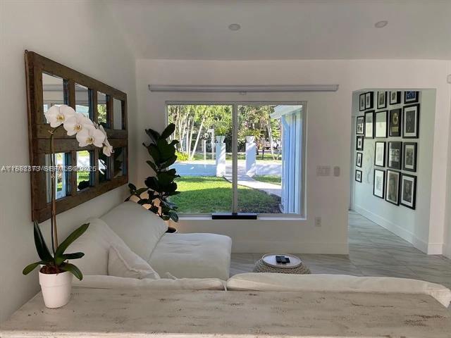 256 NE 85th St in El Portal, FL - Foto de edificio - Building Photo