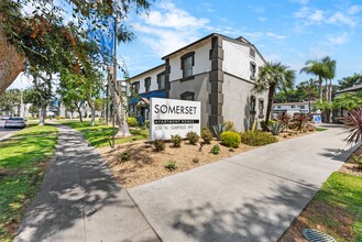 Somerset Apartments in Montebello, CA - Foto de edificio - Building Photo