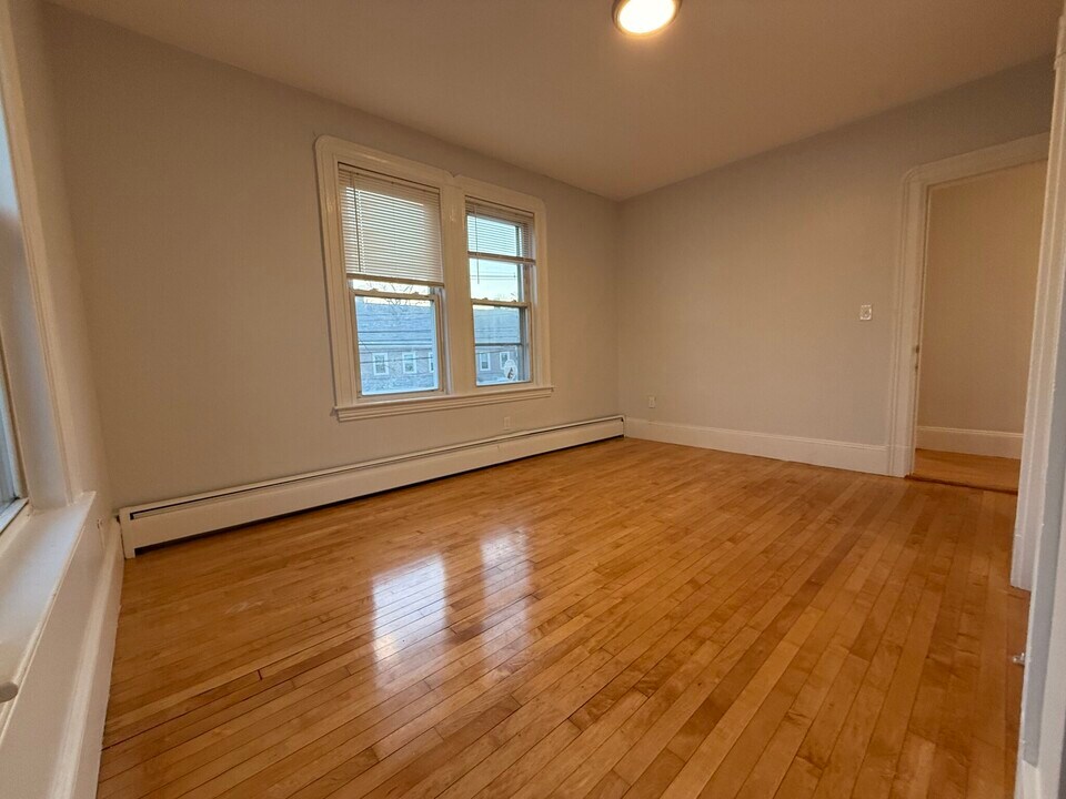 263 River St, Unit #3 in Waltham, MA - Foto de edificio