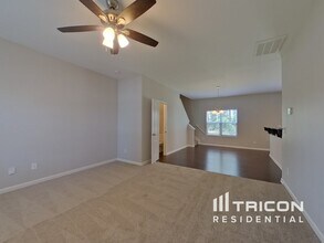 2625 Meadow Crossing Dr in Dallas, NC - Foto de edificio - Building Photo