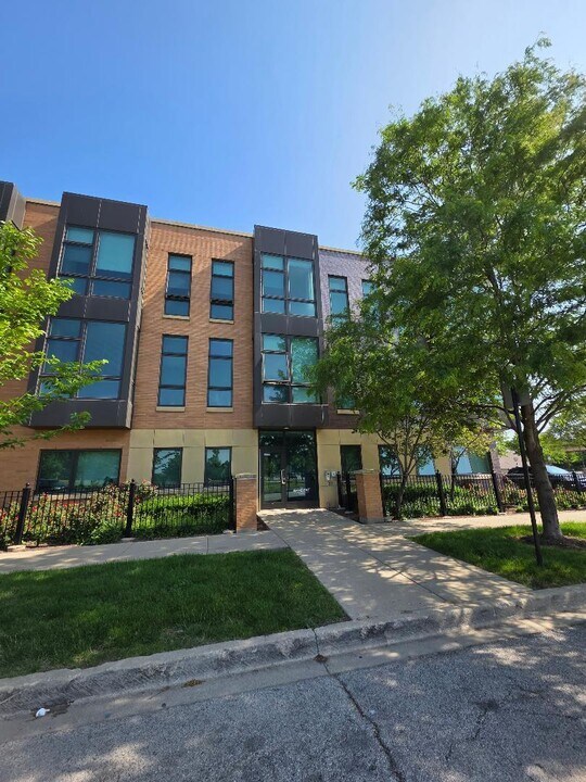 4 W 37th St in Chicago, IL - Building Photo