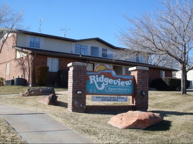 Ridgeview Apartments in Washington, UT - Foto de edificio