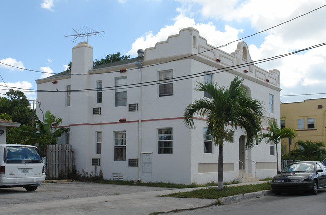 1229 NW 5th St in Miami, FL - Foto de edificio - Building Photo