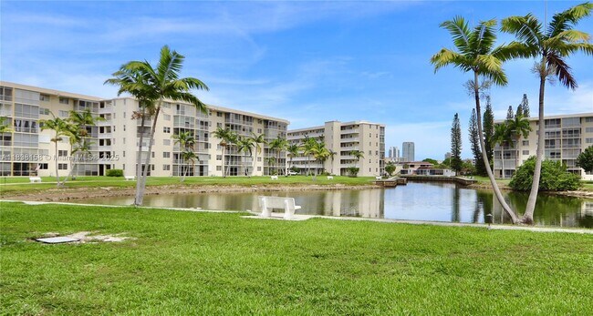 2851 Leonard Dr in Aventura, FL - Building Photo - Building Photo