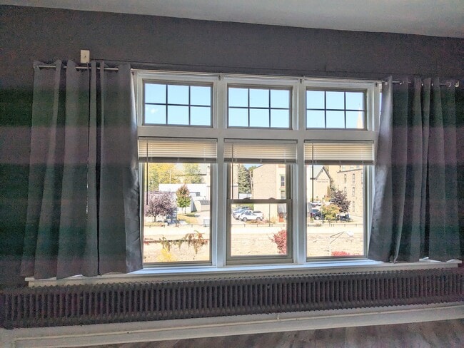 1 Main St, Unit 3-4 in Lockport, NY - Foto de edificio - Building Photo