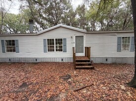 1669 Pickens Cir in Baker, FL - Building Photo