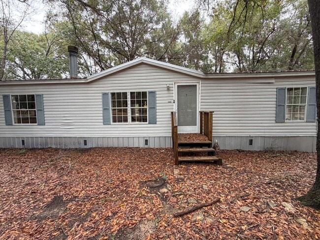 property at 1669 Pickens Cir