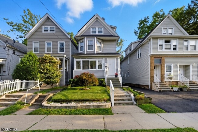 property at 147 W 3rd Ave