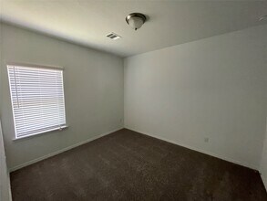 25564 Northpark Palm Dr in Porter, TX - Foto de edificio - Building Photo