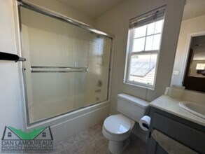 697 Bourn Dr in Woodland, CA - Foto de edificio - Building Photo