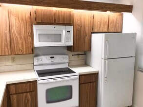 3636 Whitehall Dr in West Palm Beach, FL - Building Photo - Building Photo