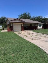 919 SW 1st St in Moore, OK - Building Photo