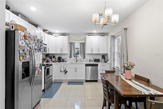 4215 W Bay Vista Ave in Tampa, FL - Foto de edificio - Building Photo