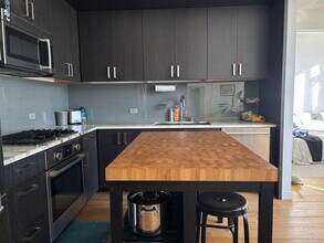 1321 Seneca St, Unit 904 in Seattle, WA - Building Photo - Building Photo