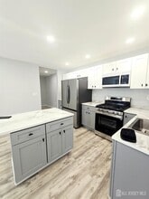 326 Sutton St in Perth Amboy, NJ - Building Photo - Building Photo