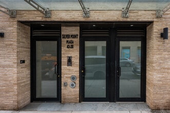 Silver Point Apartments in Woodside, NY - Foto de edificio - Building Photo