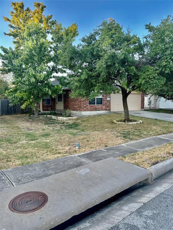 318 Phillips St in Hutto, TX - Building Photo - Building Photo