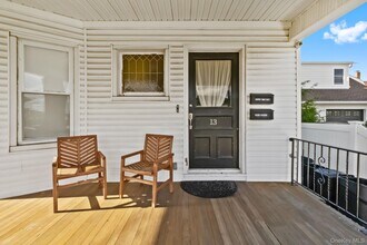 13 Hanford Ave in New Rochelle, NY - Building Photo - Building Photo