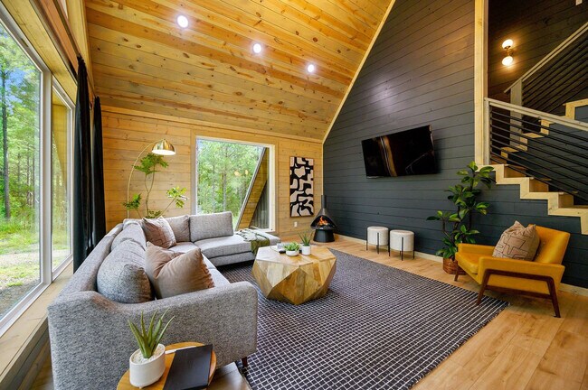 436 Hochapine Trl in Broken Bow, OK - Foto de edificio - Building Photo