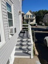 29 Locust St, Unit 2 in Lynn, MA - Foto de edificio - Building Photo