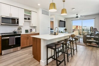 Ragsdale in Phoenix, AZ - Building Photo - Building Photo