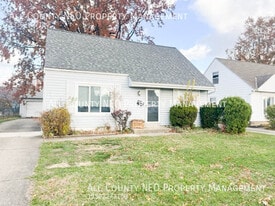 27081 Farringdon Ave in Euclid, OH - Building Photo