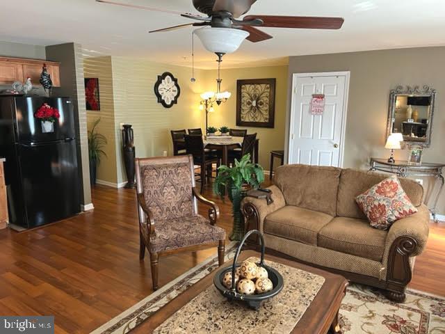 305 Red Bud Ln in Mantua, NJ - Building Photo - Building Photo