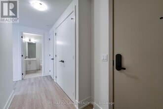 2075 King Rd in King City, ON - Building Photo - Building Photo