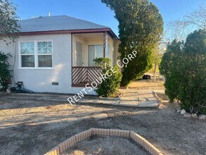1040 Flora St in Barstow, CA - Building Photo - Building Photo