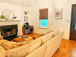 16 Townes Square Ln in Greenville, SC - Building Photo - Building Photo