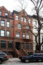 127 W 77th St in New York, NY - Foto de edificio - Building Photo