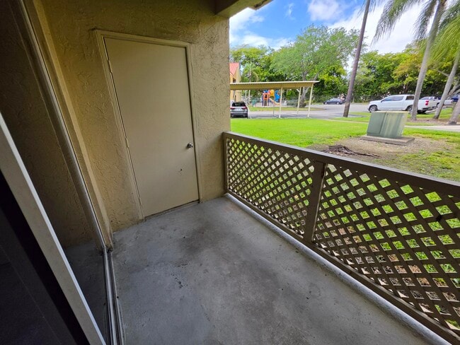 18340 NW 68th Ave in Hialeah, FL - Building Photo - Building Photo