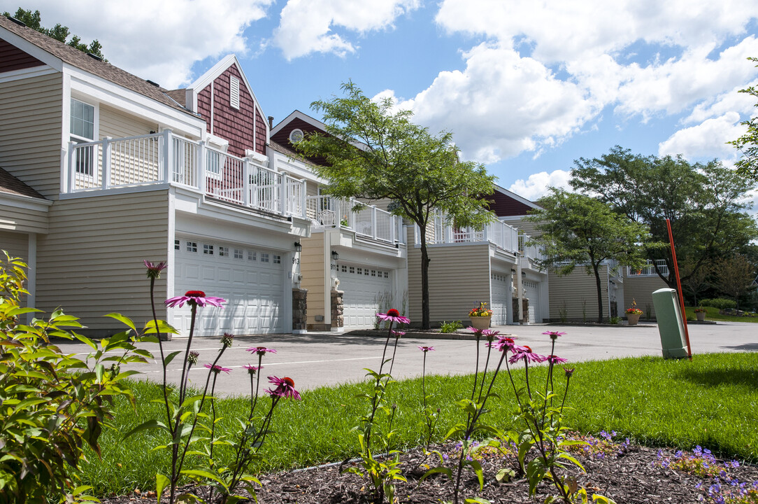 Eagan Gables Townhomes in Eagan, MN - Building Photo