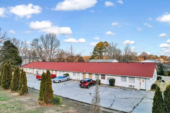 1890 NW Green Dr in Cleveland, TN - Building Photo - Primary Photo