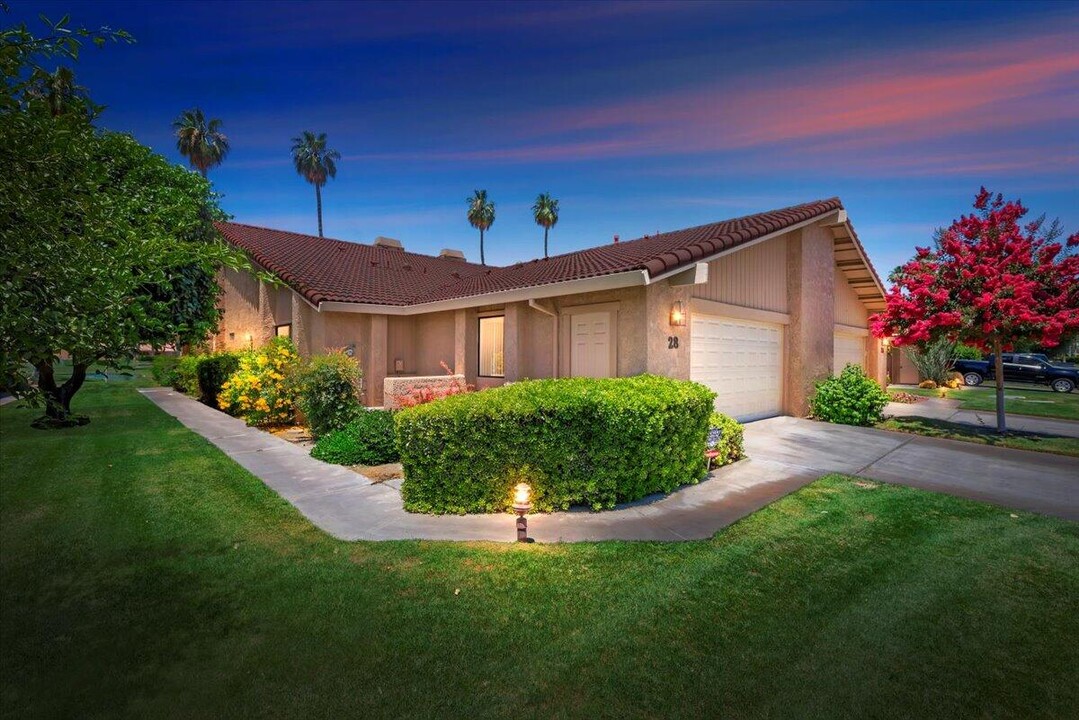 28 Conejo Cir in Palm Desert, CA - Foto de edificio