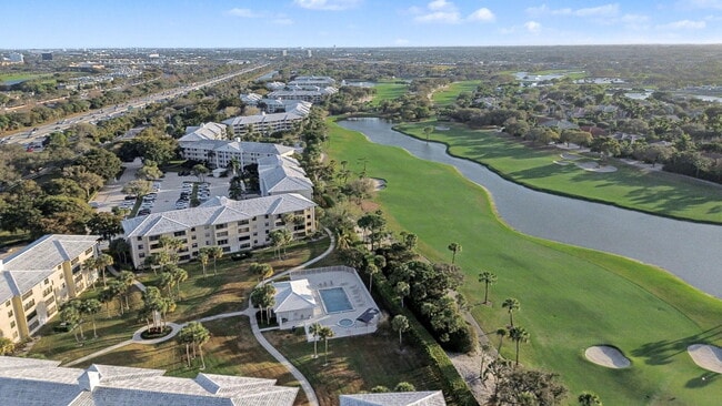 3501 Village Blvd in West Palm Beach, FL - Foto de edificio - Building Photo