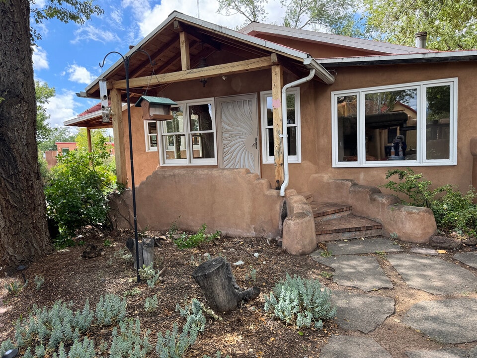 1706 W Alameda St in Santa Fe, NM - Building Photo