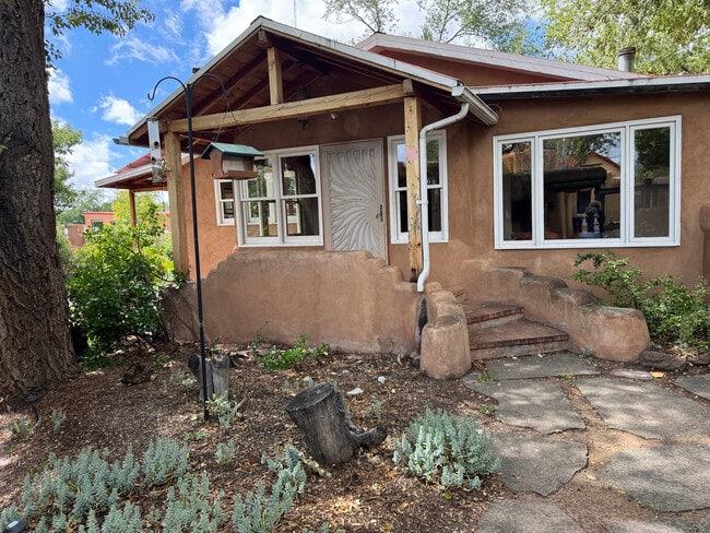 property at 1706 W Alameda St